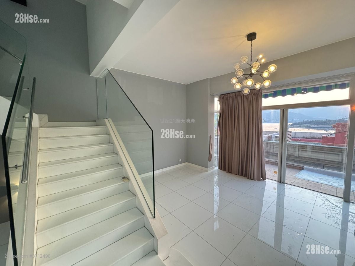 The Beverly Hills Rental 5+ Bedrooms , 2 Bathrooms 1,902 ft²