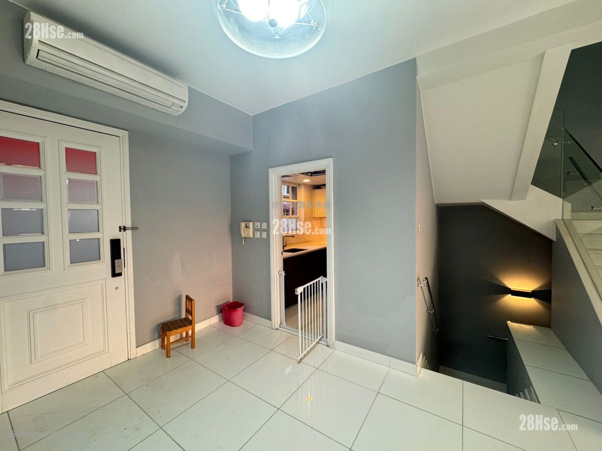 The Beverly Hills Rental 5+ Bedrooms , 2 Bathrooms 1,902 ft²