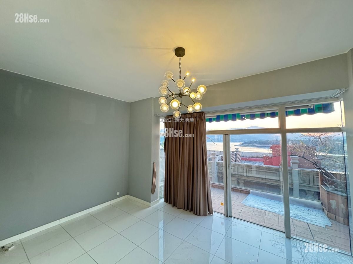 The Beverly Hills Rental 5+ Bedrooms , 2 Bathrooms 1,902 ft²