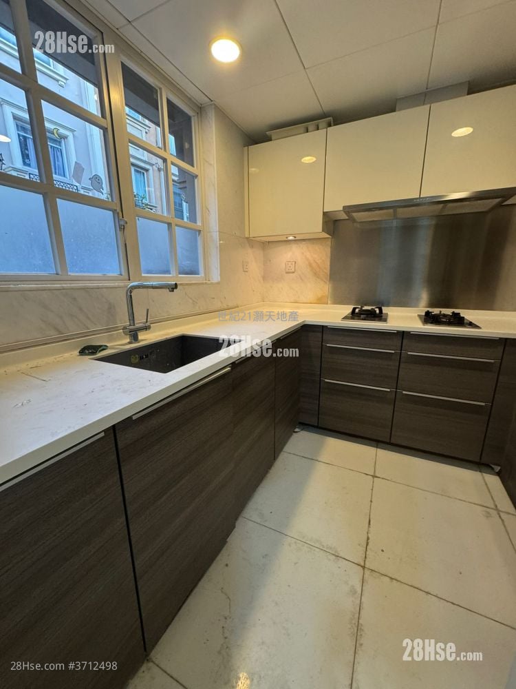 The Beverly Hills Rental 5+ Bedrooms , 2 Bathrooms 1,902 ft²