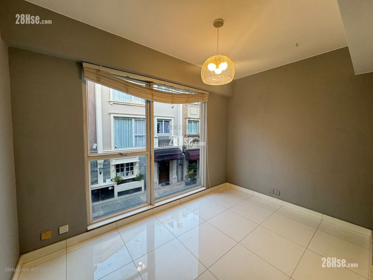 The Beverly Hills Rental 5+ Bedrooms , 2 Bathrooms 1,902 ft²