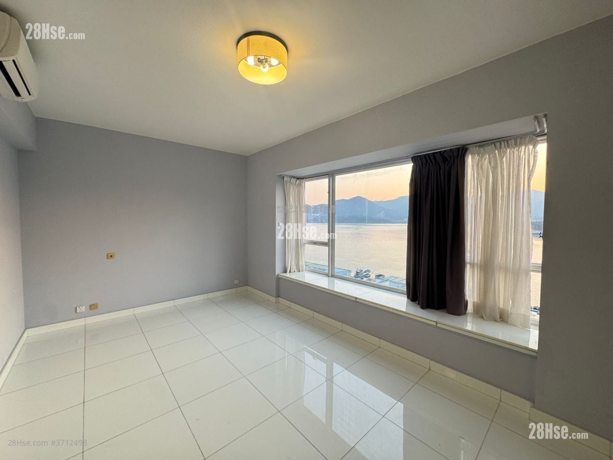 The Beverly Hills Rental 5+ Bedrooms , 2 Bathrooms 1,902 ft²