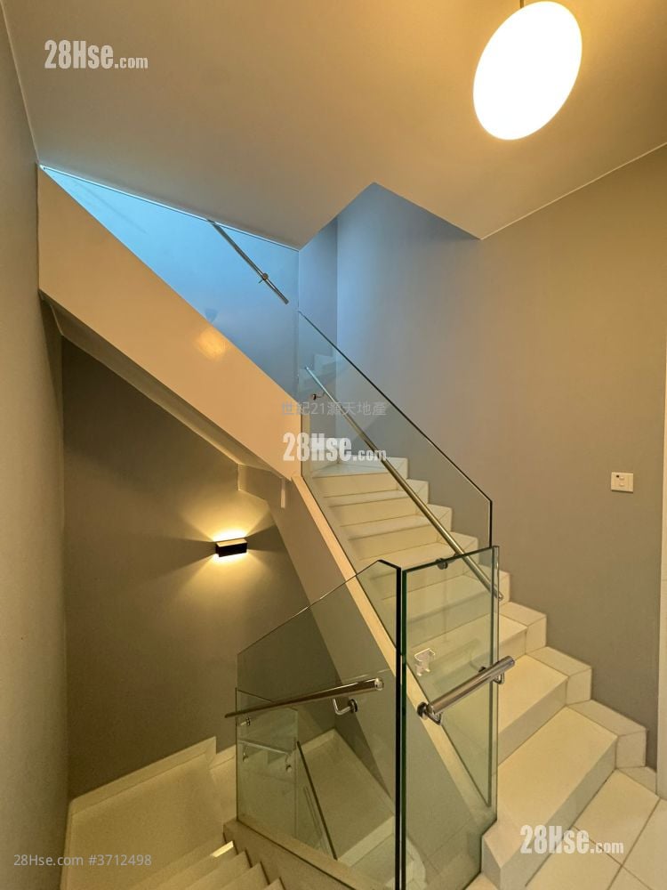 The Beverly Hills Rental 5+ Bedrooms , 2 Bathrooms 1,902 ft²