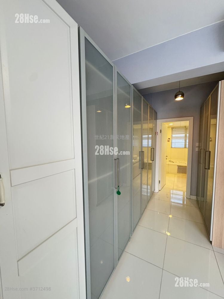 The Beverly Hills Rental 5+ Bedrooms , 2 Bathrooms 1,902 ft²