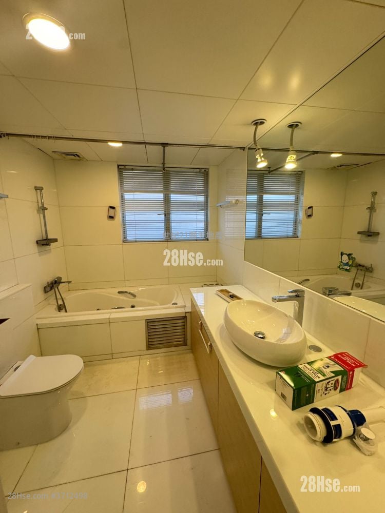 The Beverly Hills Rental 5+ Bedrooms , 2 Bathrooms 1,902 ft²