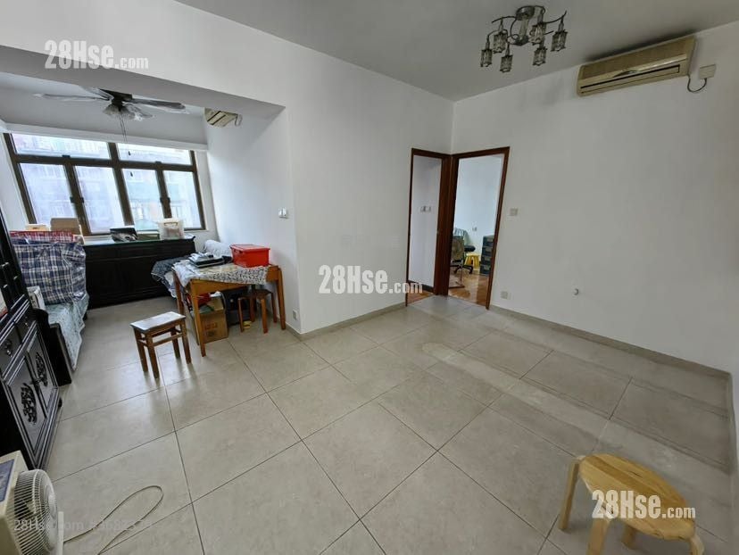 Cheung Hong Building Sell 3 Bedrooms , 2 Bathrooms 708 ft²