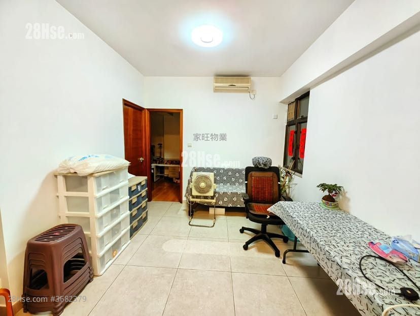Cheung Hong Building Sell 3 Bedrooms , 2 Bathrooms 708 ft²