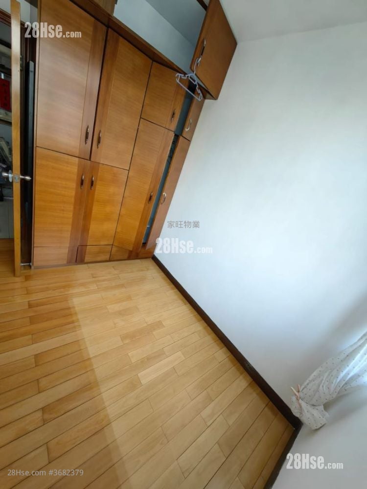 Cheung Hong Building Sell 3 Bedrooms , 2 Bathrooms 708 ft²