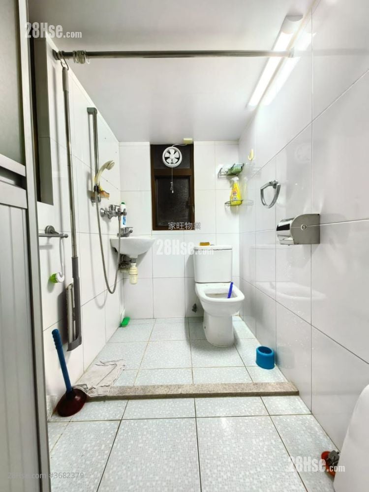 Cheung Hong Building Sell 3 Bedrooms , 2 Bathrooms 708 ft²