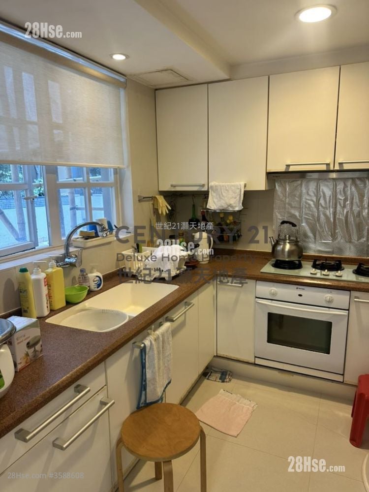 比华利山别墅 租盘 5+ 房 , 2 浴室 1,902 平方尺