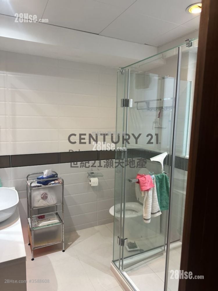 比华利山别墅 租盘 5+ 房 , 2 浴室 1,902 平方尺