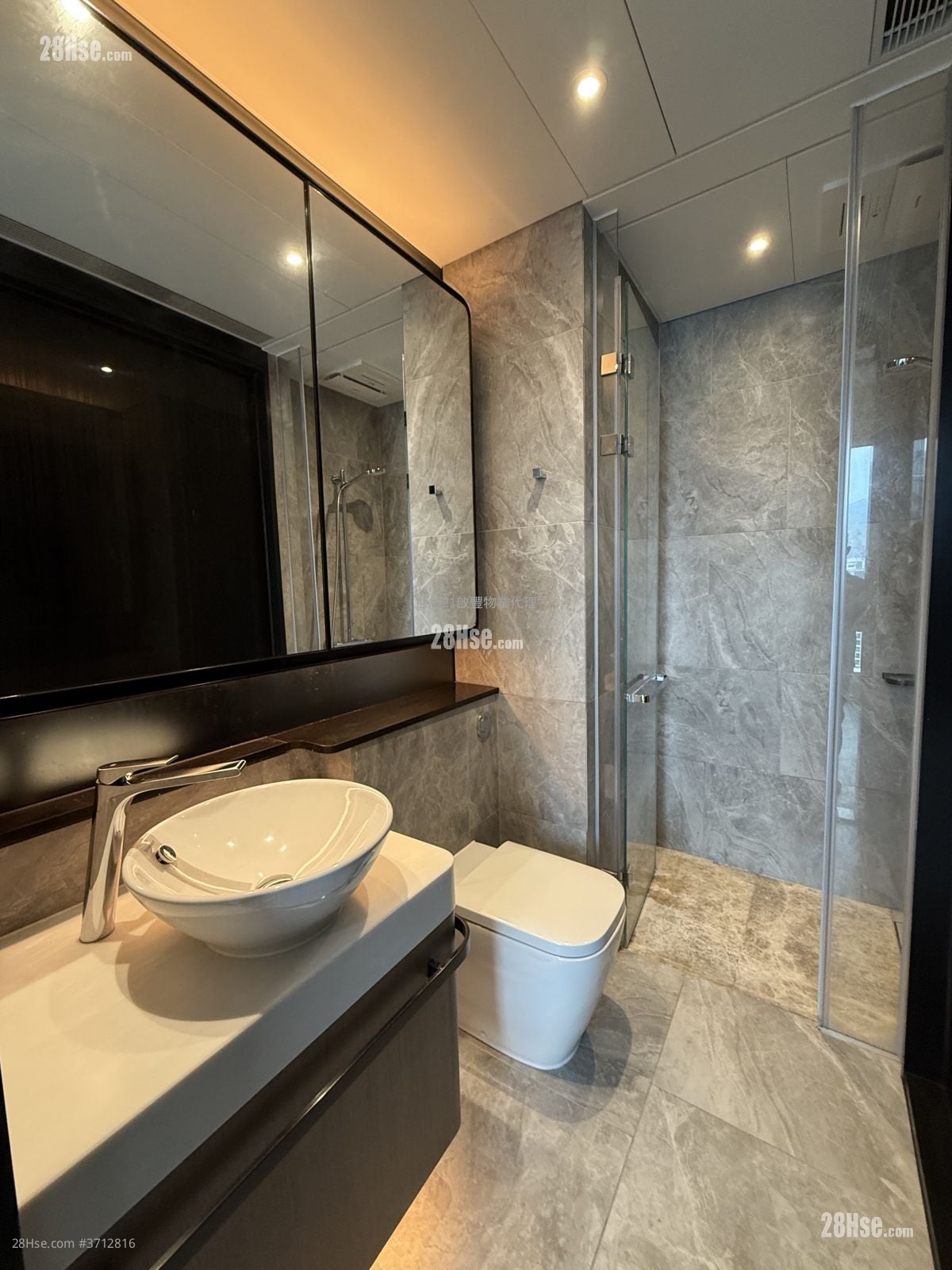 The Henley Sell 379 ft²