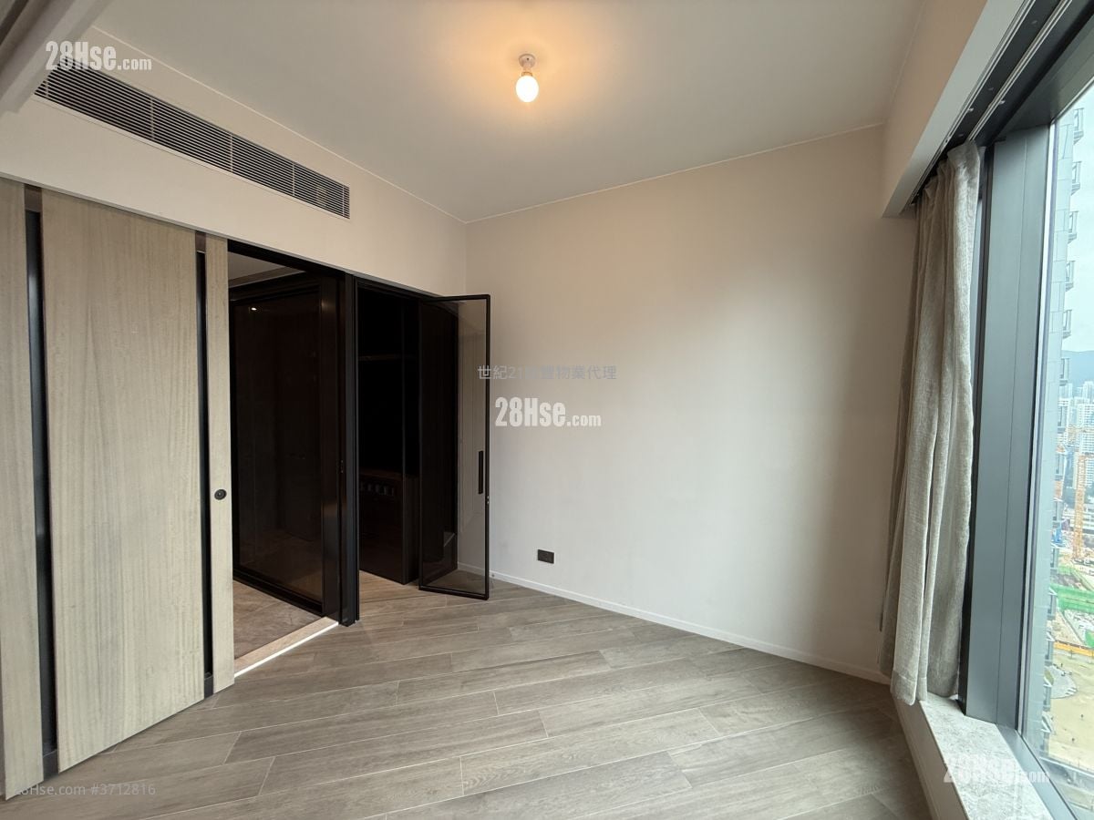 The Henley Sell 379 ft²