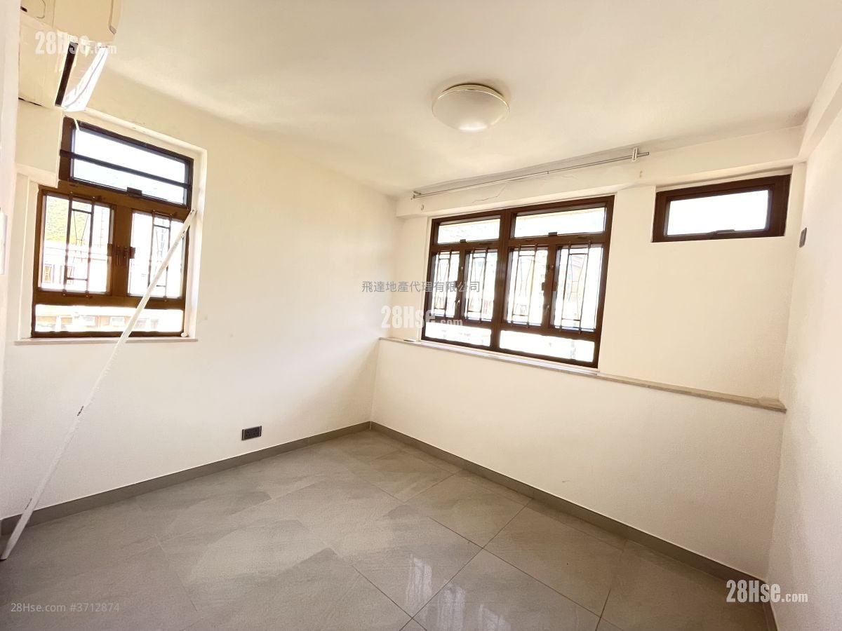 Avon Court Sell 3 Bedrooms , 2 Bathrooms 684 ft²