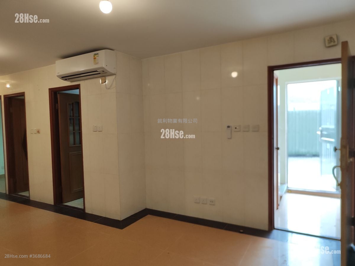 Village Rental 3 Bedrooms , 1 Bathroom 630 ft²