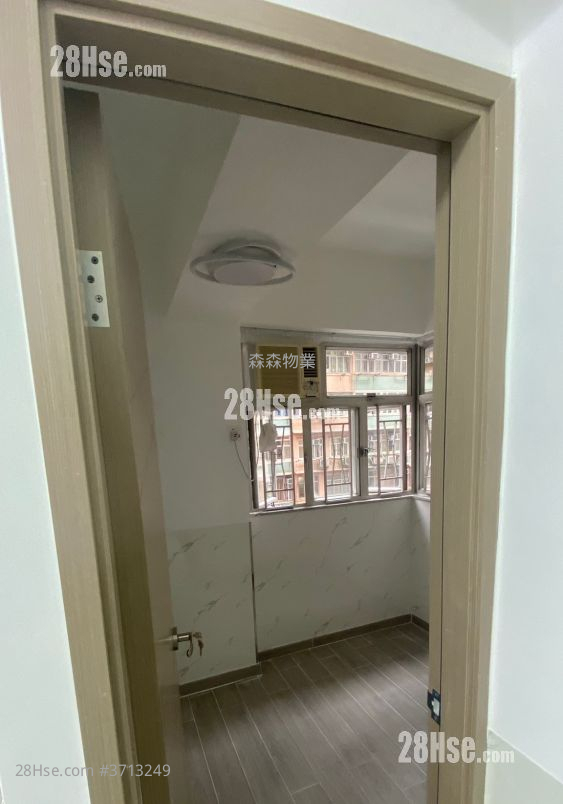 榮發大廈 租盤 1 房 , 1 浴室 210 平方呎