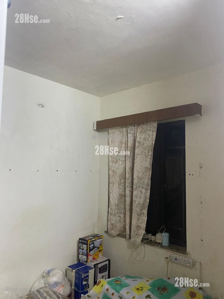 Tanner Court Sell 3 Bedrooms , 1 Bathroom 563 ft²