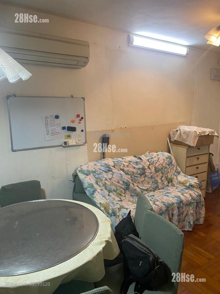 Tanner Court Sell 3 Bedrooms , 1 Bathroom 563 ft²