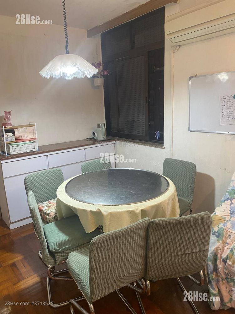 Tanner Court Sell 3 Bedrooms , 1 Bathroom 563 ft²