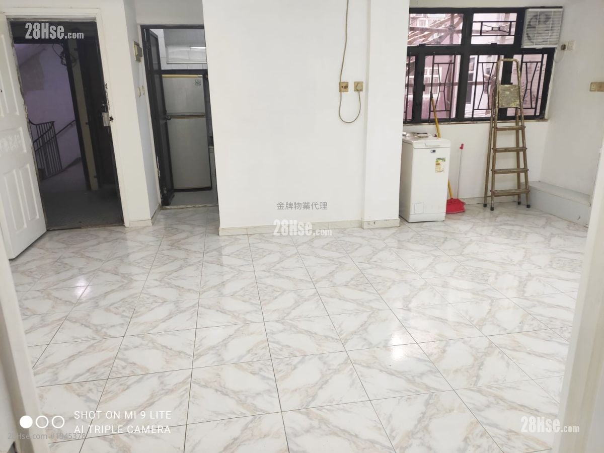 Wing Cheung Building Sell 2 Bedrooms , 1 Bathroom 367 ft²