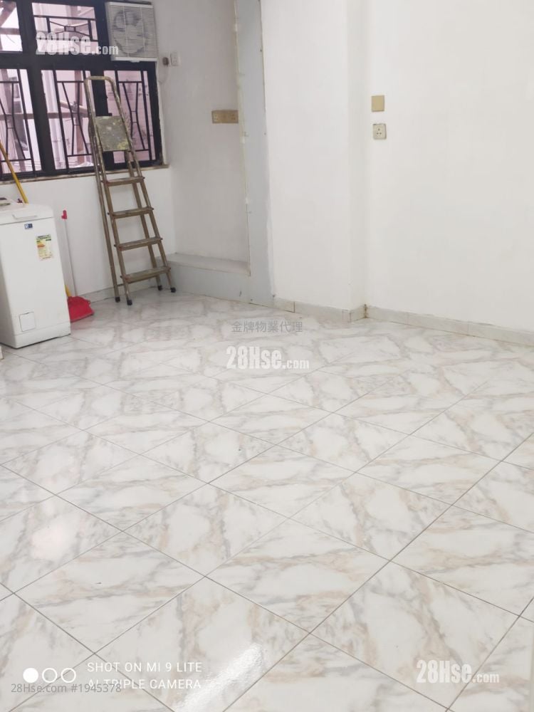 Wing Cheung Building Sell 2 Bedrooms , 1 Bathroom 367 ft²