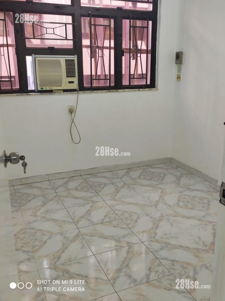 Wing Cheung Building Sell 2 Bedrooms , 1 Bathroom 367 ft²