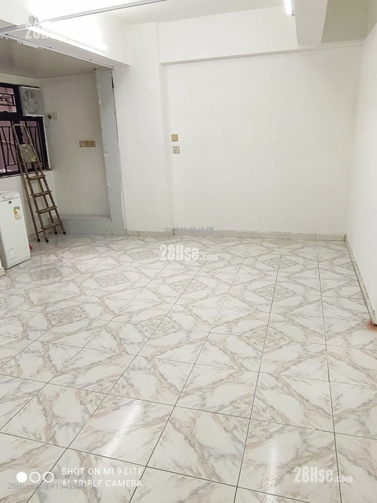 Wing Cheung Building Sell 2 Bedrooms , 1 Bathroom 367 ft²
