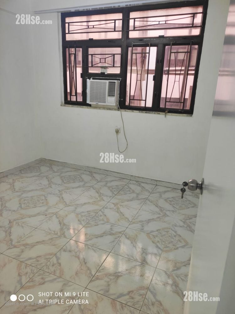 Wing Cheung Building Sell 2 Bedrooms , 1 Bathroom 367 ft²