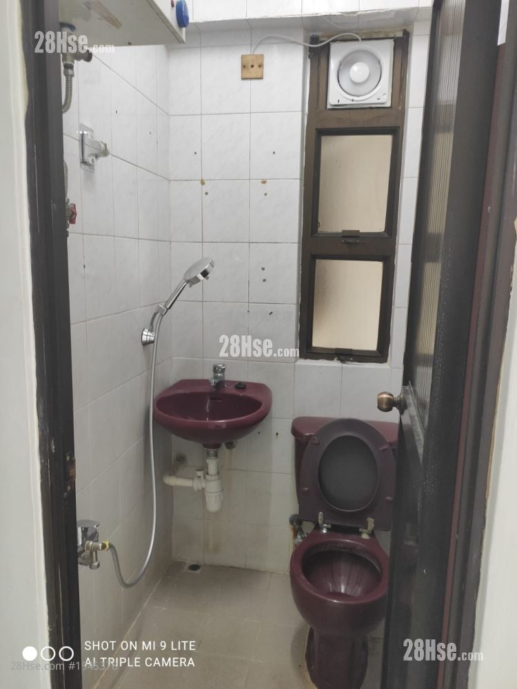 Wing Cheung Building Sell 2 Bedrooms , 1 Bathroom 367 ft²