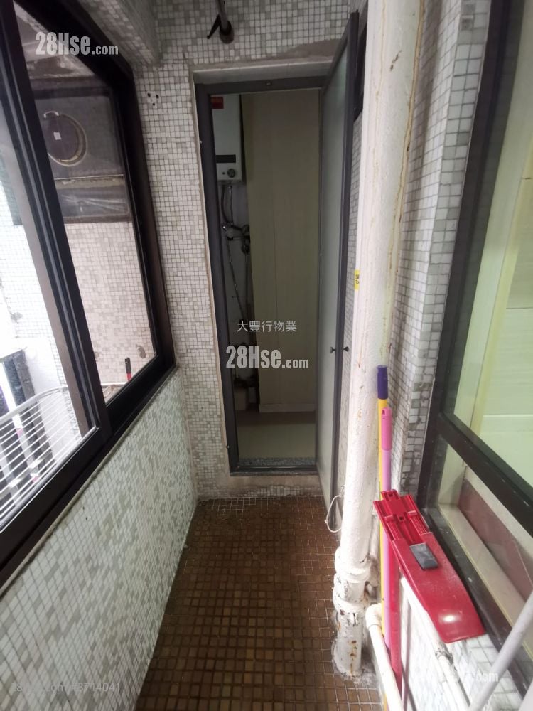 Beverly Villas Sell 2 Bedrooms , 2 Bathrooms 1,211 ft²