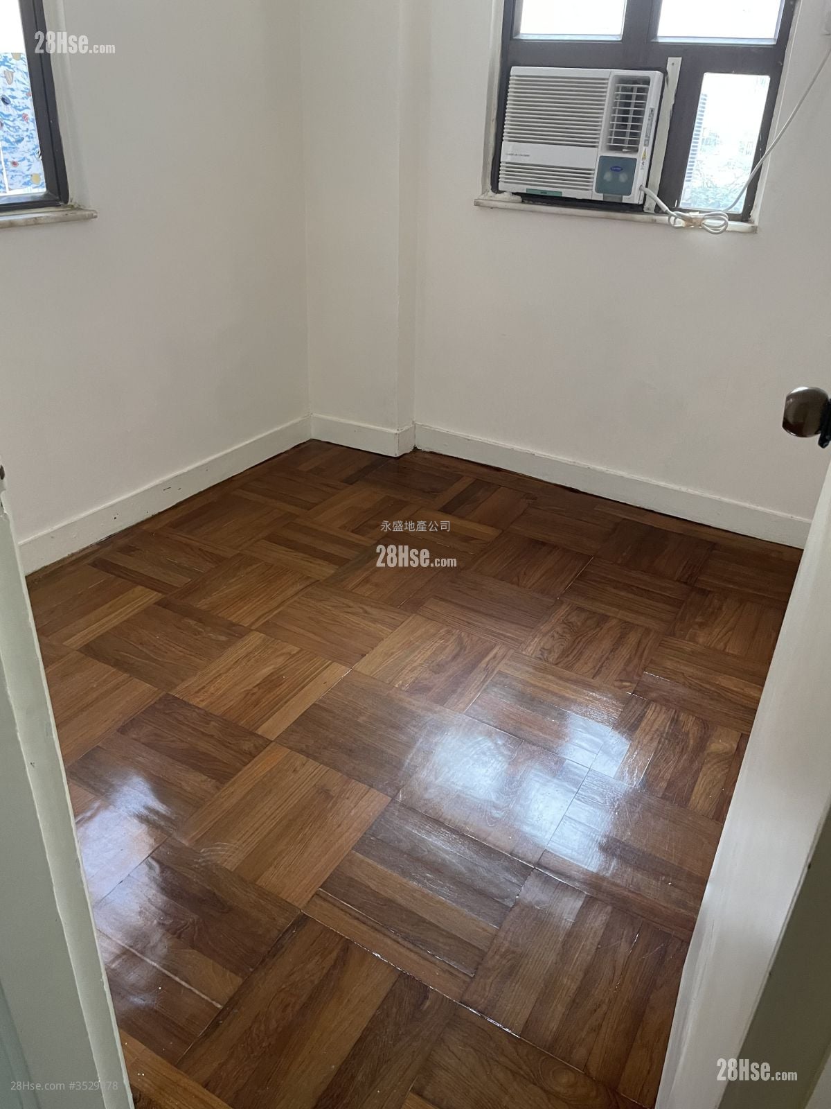 Kwai Lai Building Sell 2 Bedrooms , 1 Bathroom 307 ft²