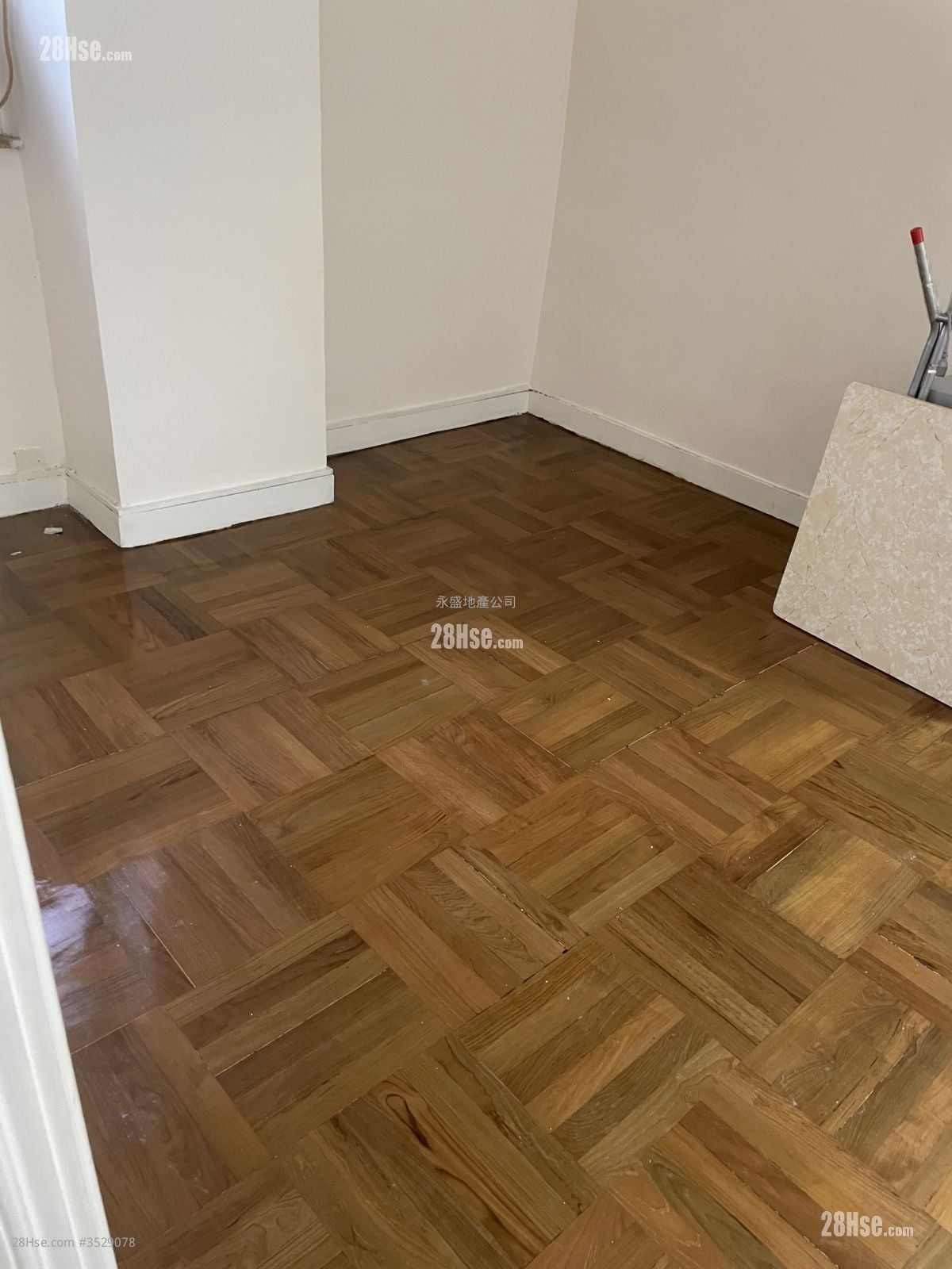 Kwai Lai Building Sell 2 Bedrooms , 1 Bathroom 307 ft²