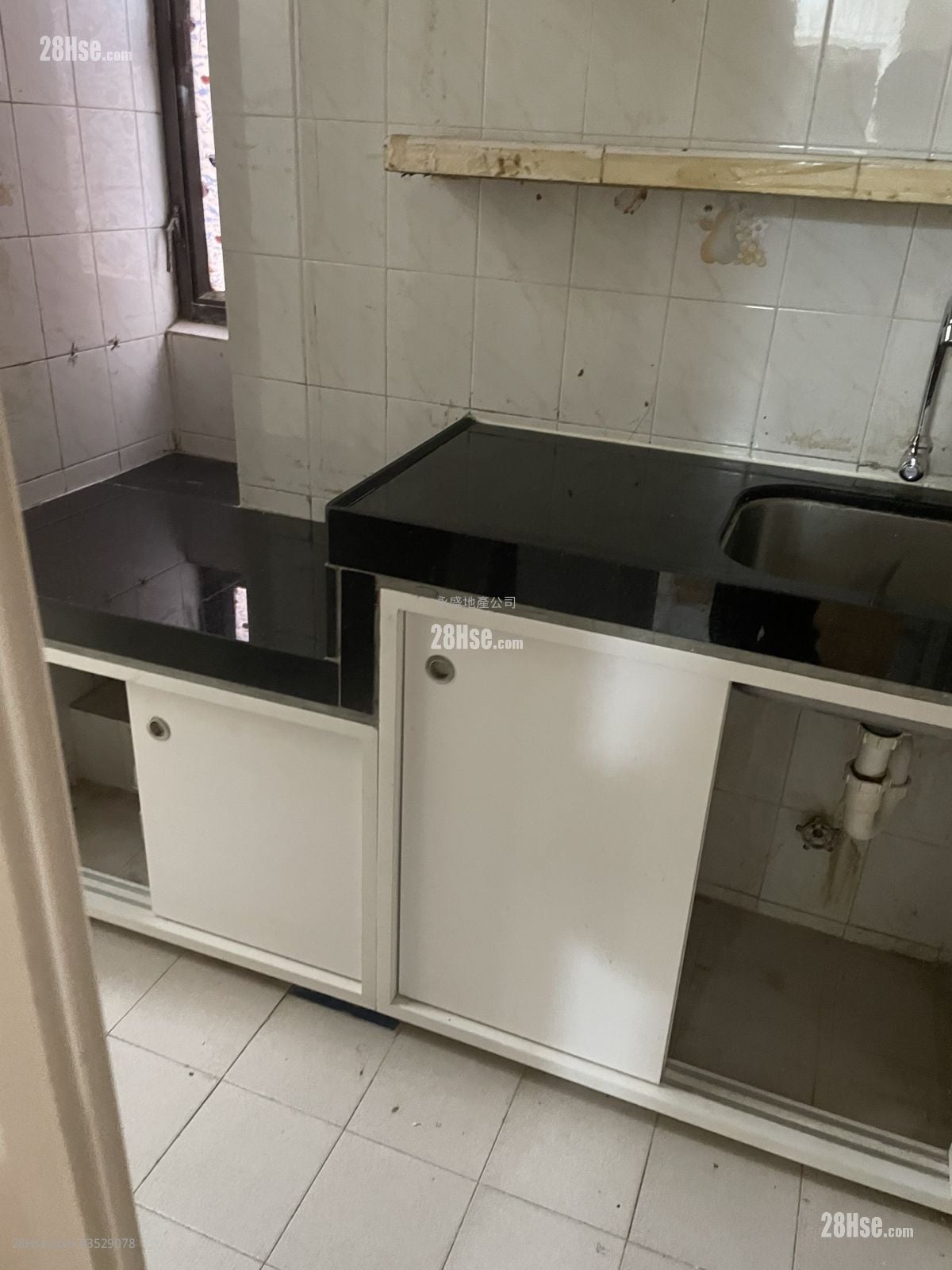 Kwai Lai Building Sell 2 Bedrooms , 1 Bathroom 307 ft²