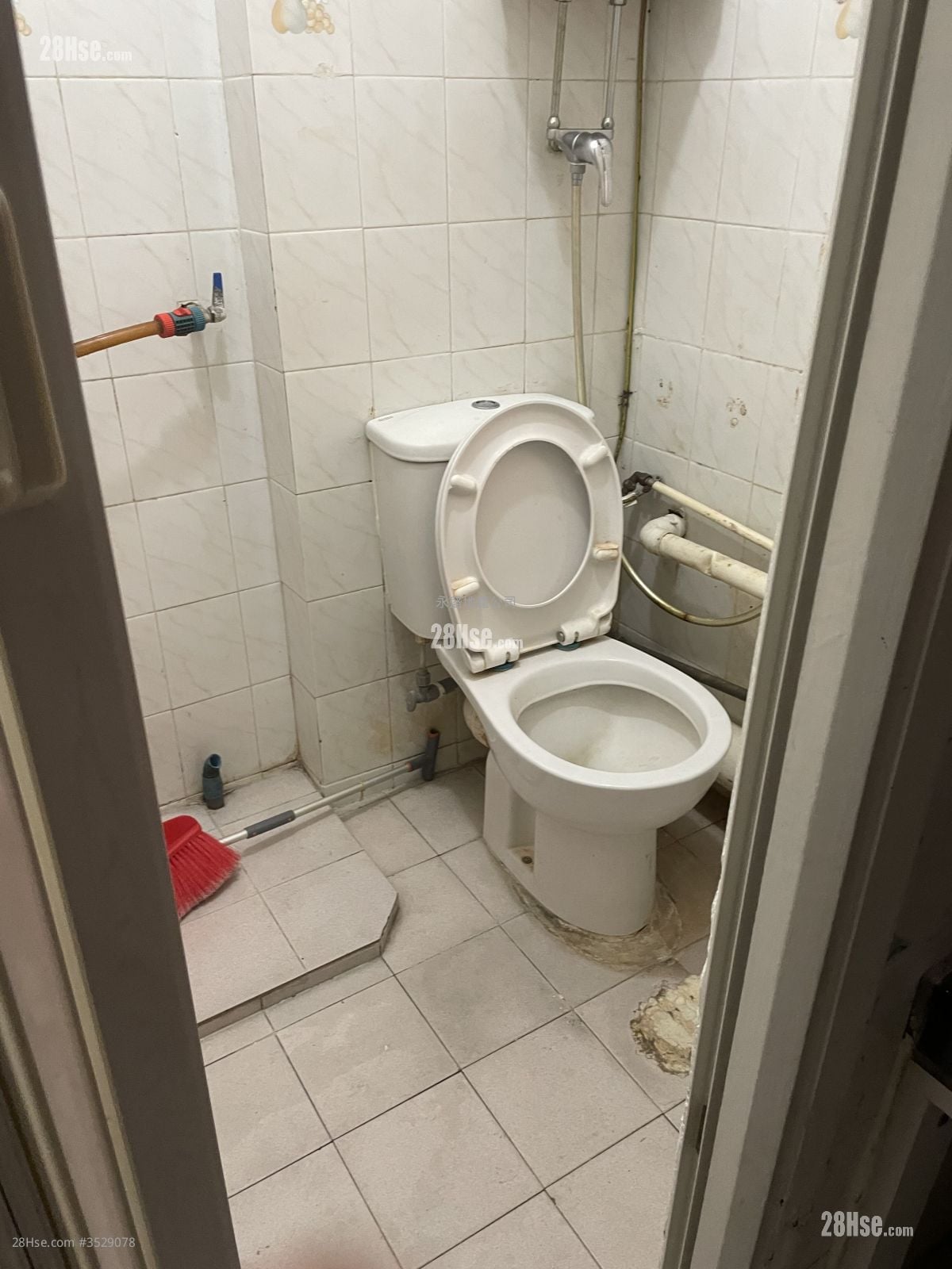 Kwai Lai Building Sell 2 Bedrooms , 1 Bathroom 307 ft²