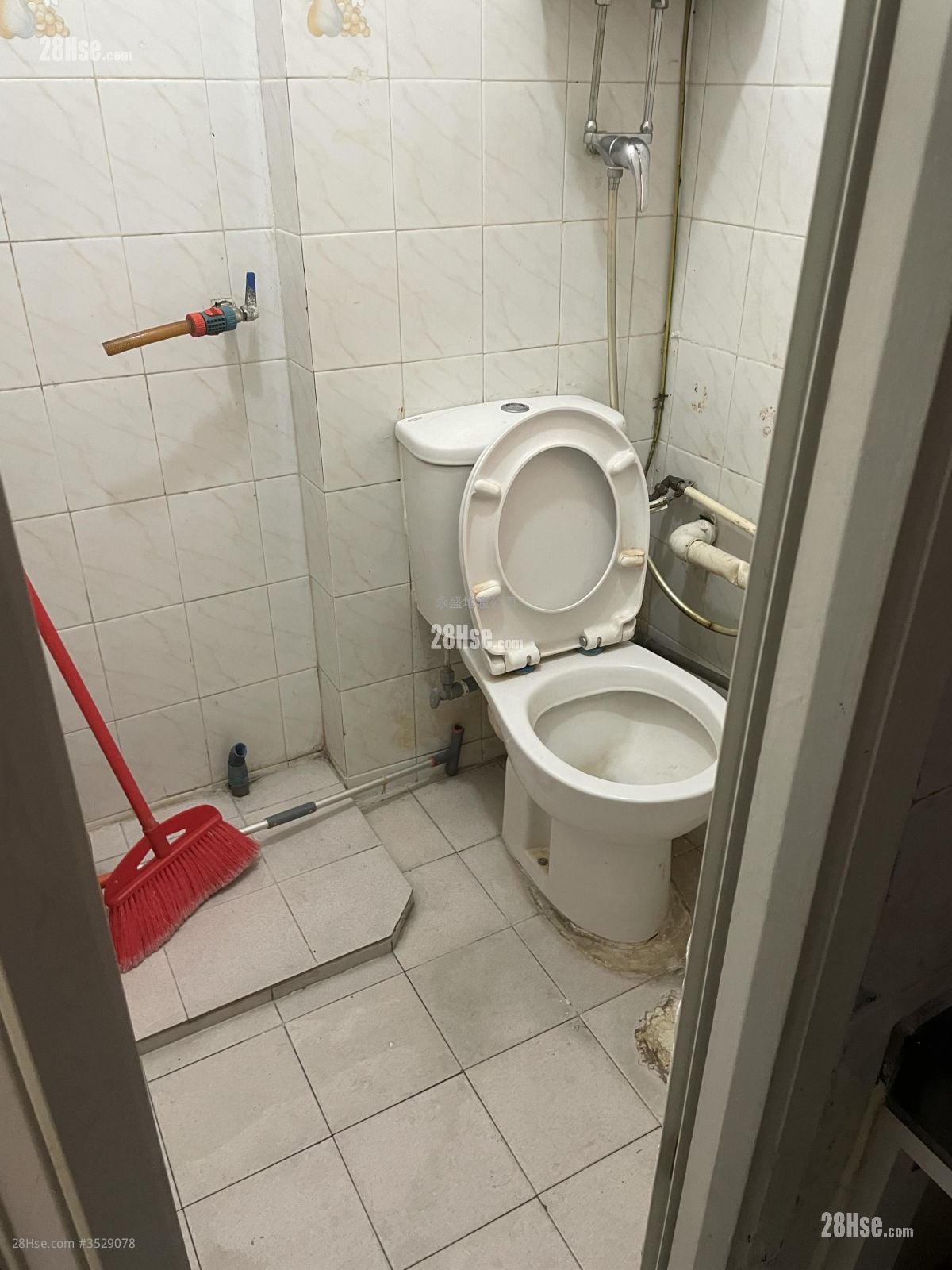 Kwai Lai Building Sell 2 Bedrooms , 1 Bathroom 307 ft²