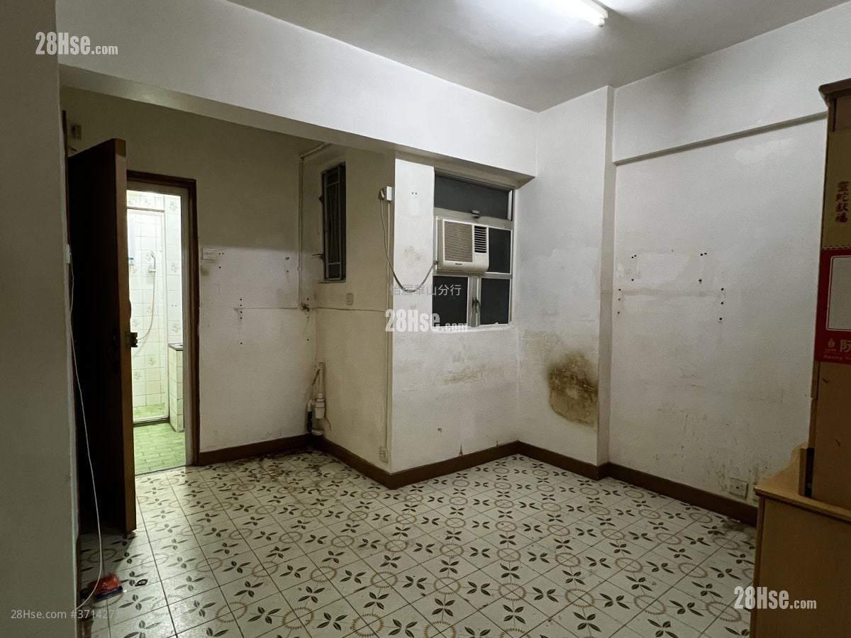 Yick Cheong Building Sell 2 Bedrooms , 1 Bathroom 328 ft²