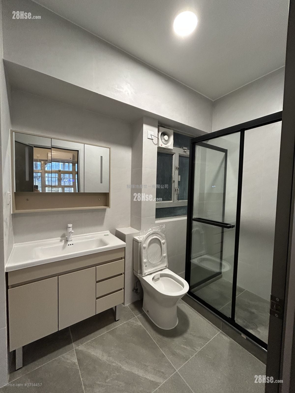 耀基大楼 租盘 3 房 , 2 浴室 700 平方尺