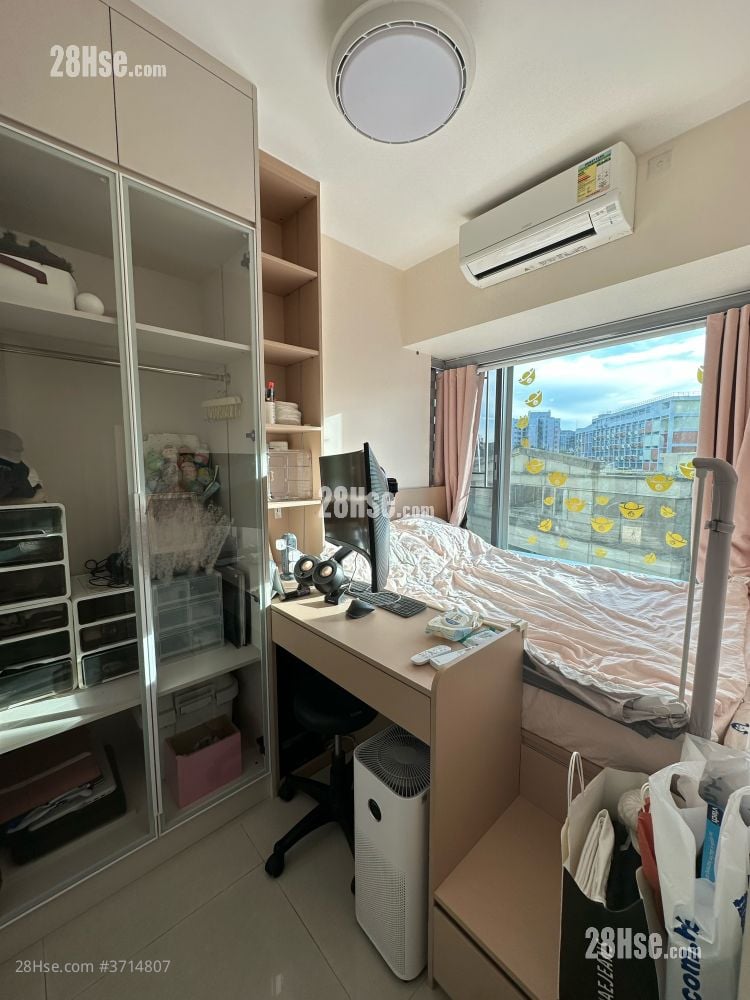 Uptown Sell 2 Bedrooms , 1 Bathroom 527 ft²