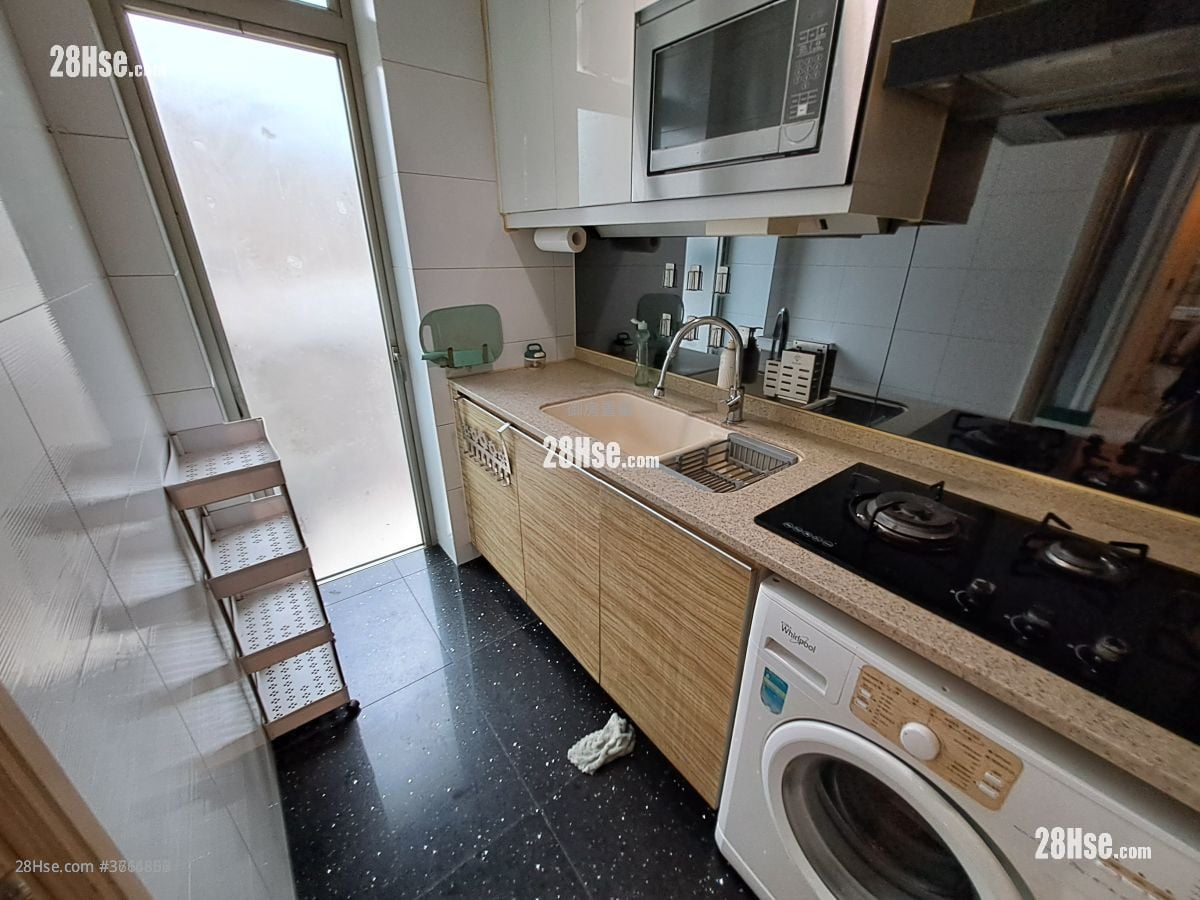 Uptown Sell 2 Bedrooms , 1 Bathroom 527 ft²