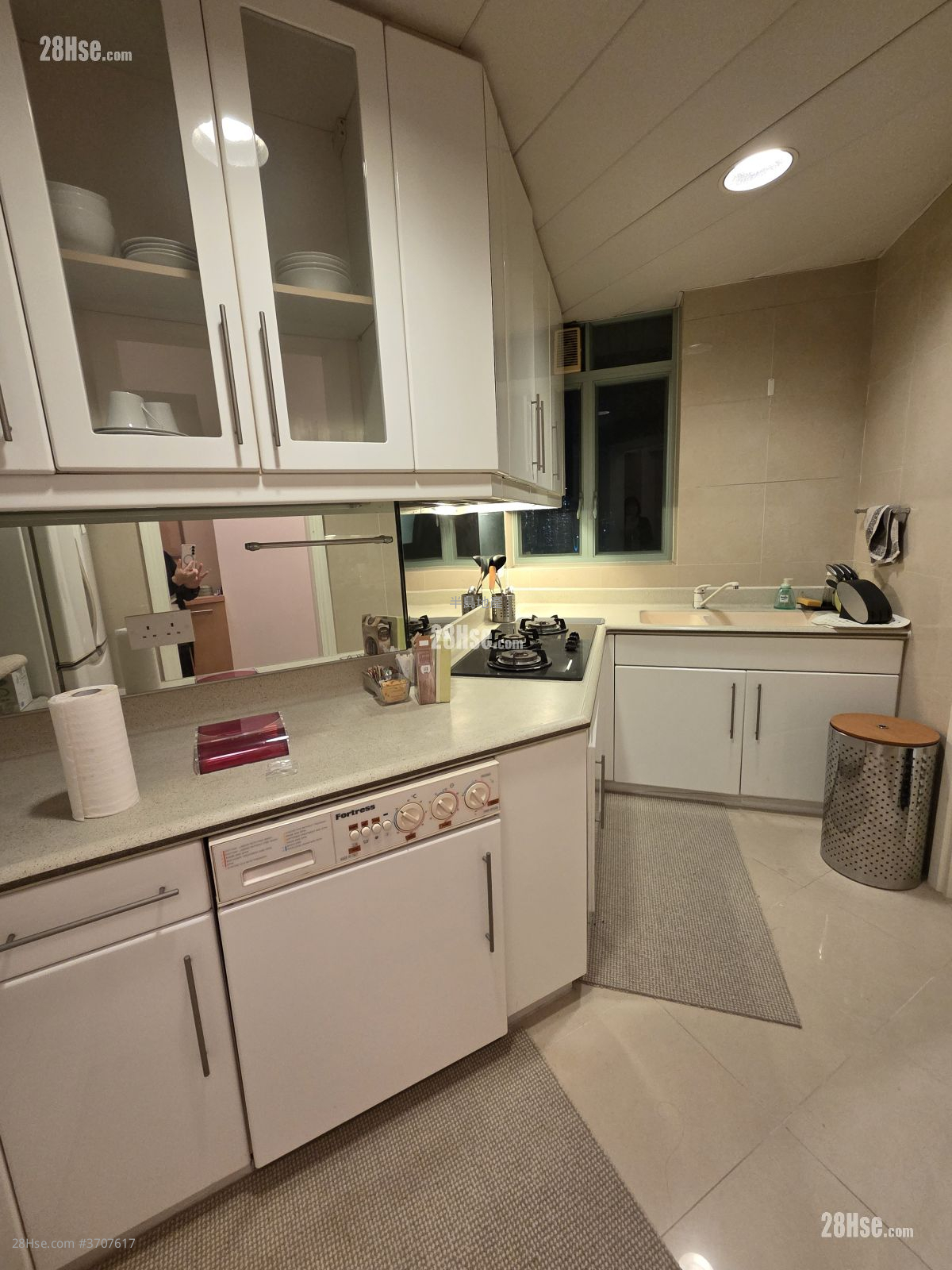 The Victoria Towers Sell 4 Bedrooms , 2 Bathrooms 789 ft²