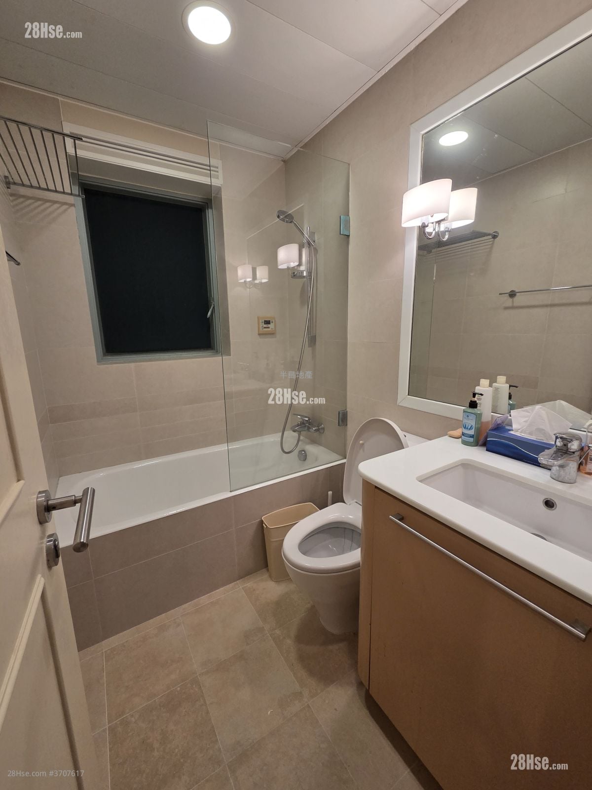 The Victoria Towers Sell 4 Bedrooms , 2 Bathrooms 789 ft²