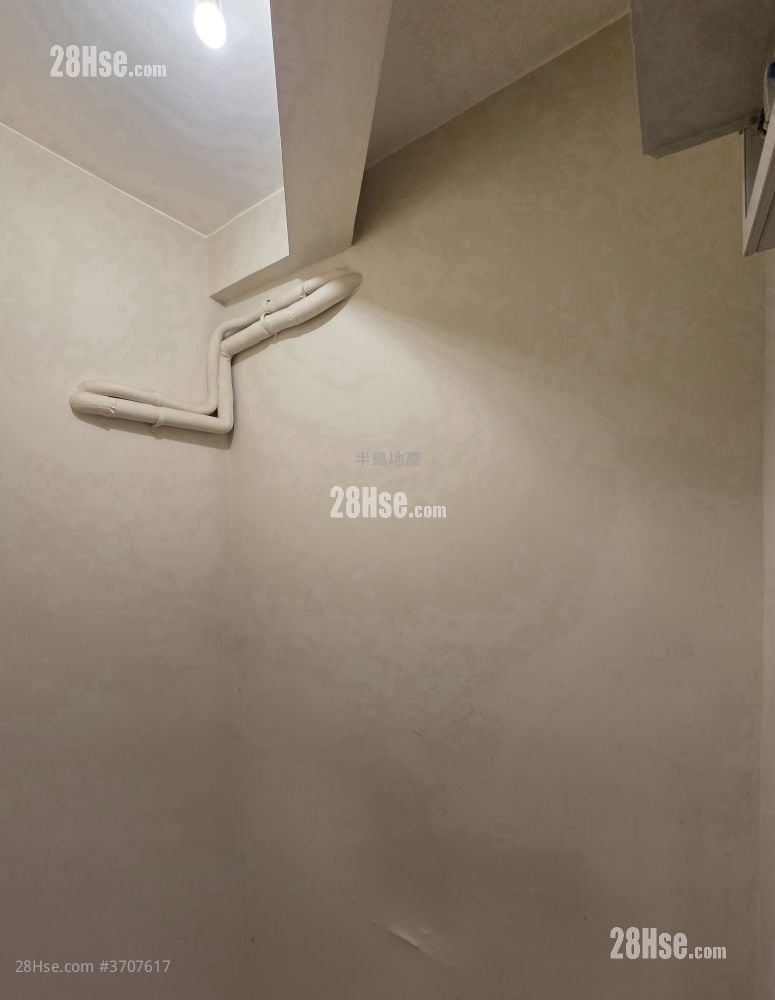 The Victoria Towers Sell 4 Bedrooms , 2 Bathrooms 789 ft²