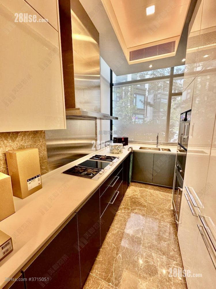 廚房: 雲海 售盤 3 房 , 4 浴室 2,142 平方呎