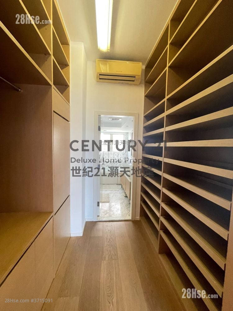 比华利山别墅 售盘 5+ 房 , 3 浴室 2,072 平方尺