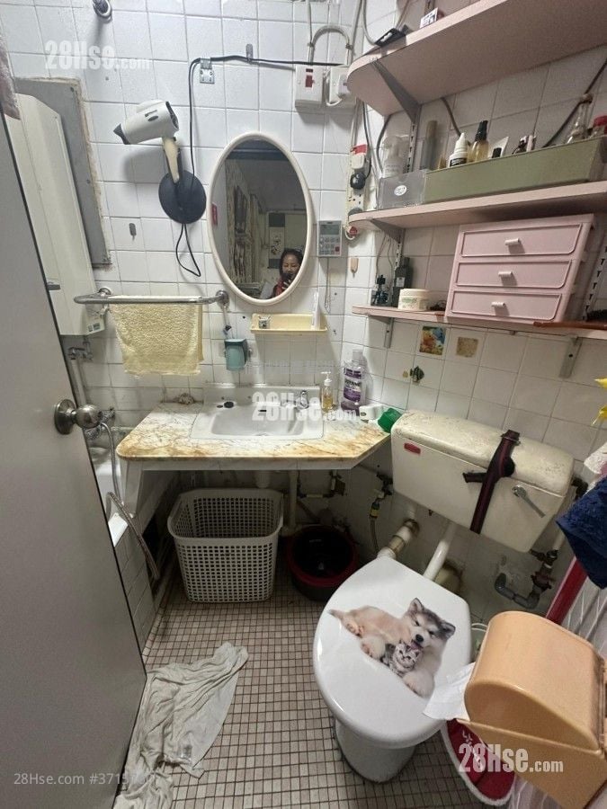 Wah Ming Est Sell 2 Bedrooms , 1 Bathroom 443 ft²