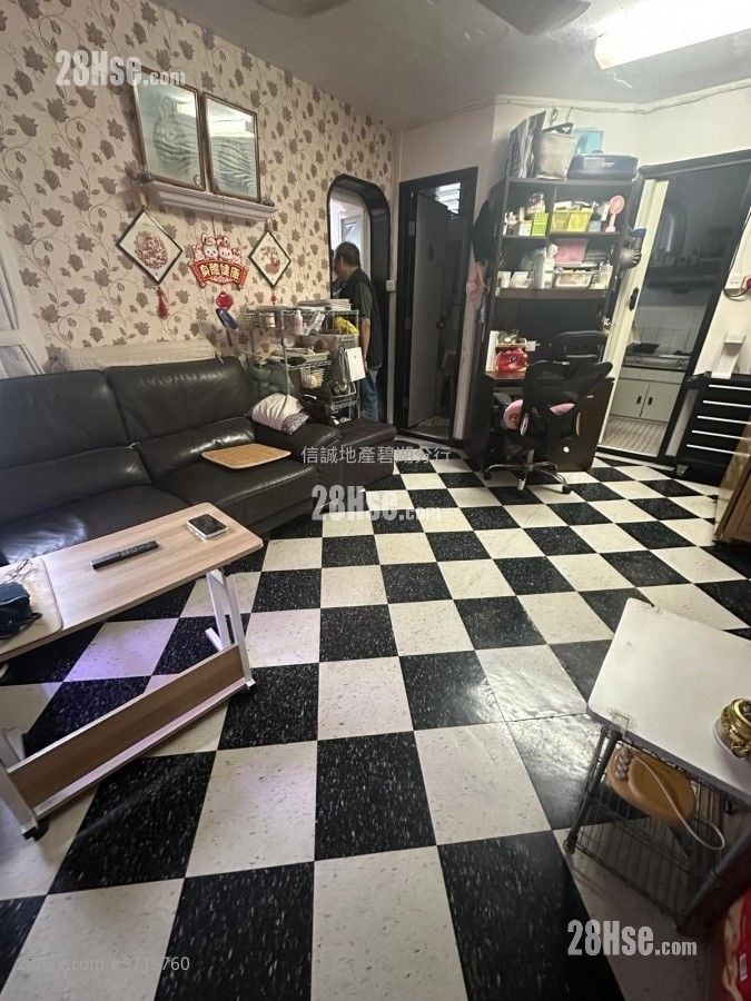 Wah Ming Est Sell 2 Bedrooms , 1 Bathroom 443 ft²