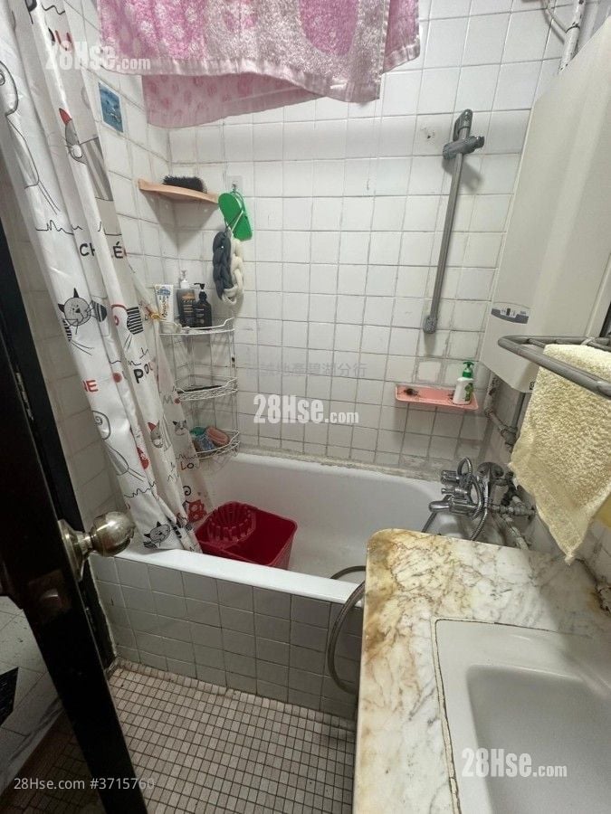 Wah Ming Est Sell 2 Bedrooms , 1 Bathroom 443 ft²