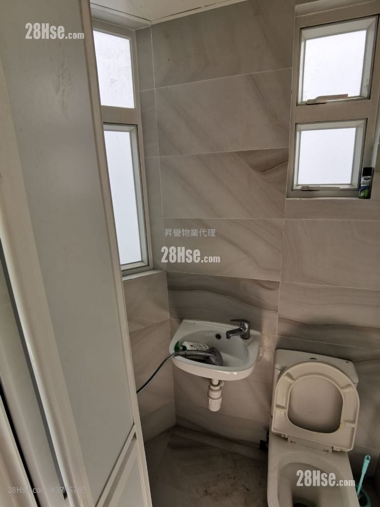 Friends\' House Sell 2 Bedrooms , 1 Bathroom 570 ft²