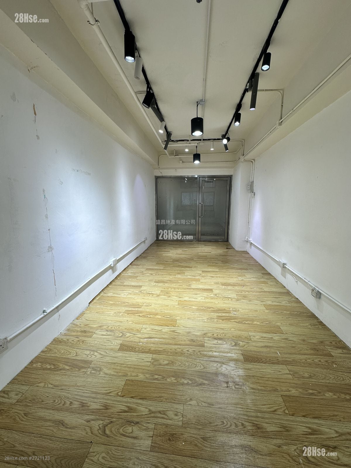 Pakpolee Commercial Centre Rental Studio