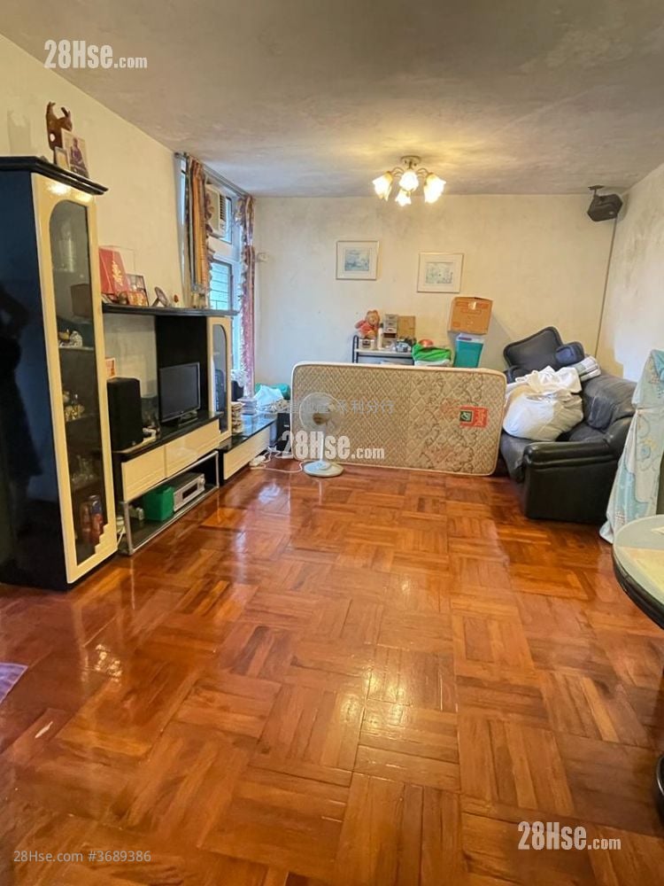 King Tsui Court Sell 2 Bedrooms , 1 Bathroom 443 ft²
